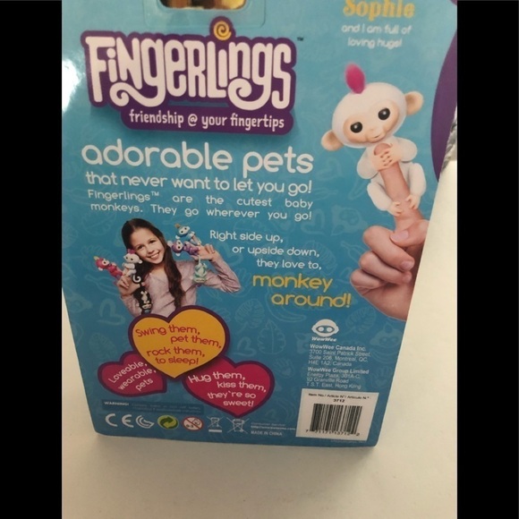 Fingerlings Baby Monkey White Sophie Bonus Stand NIP Holiday Gift Idea - Picture 2 of 2